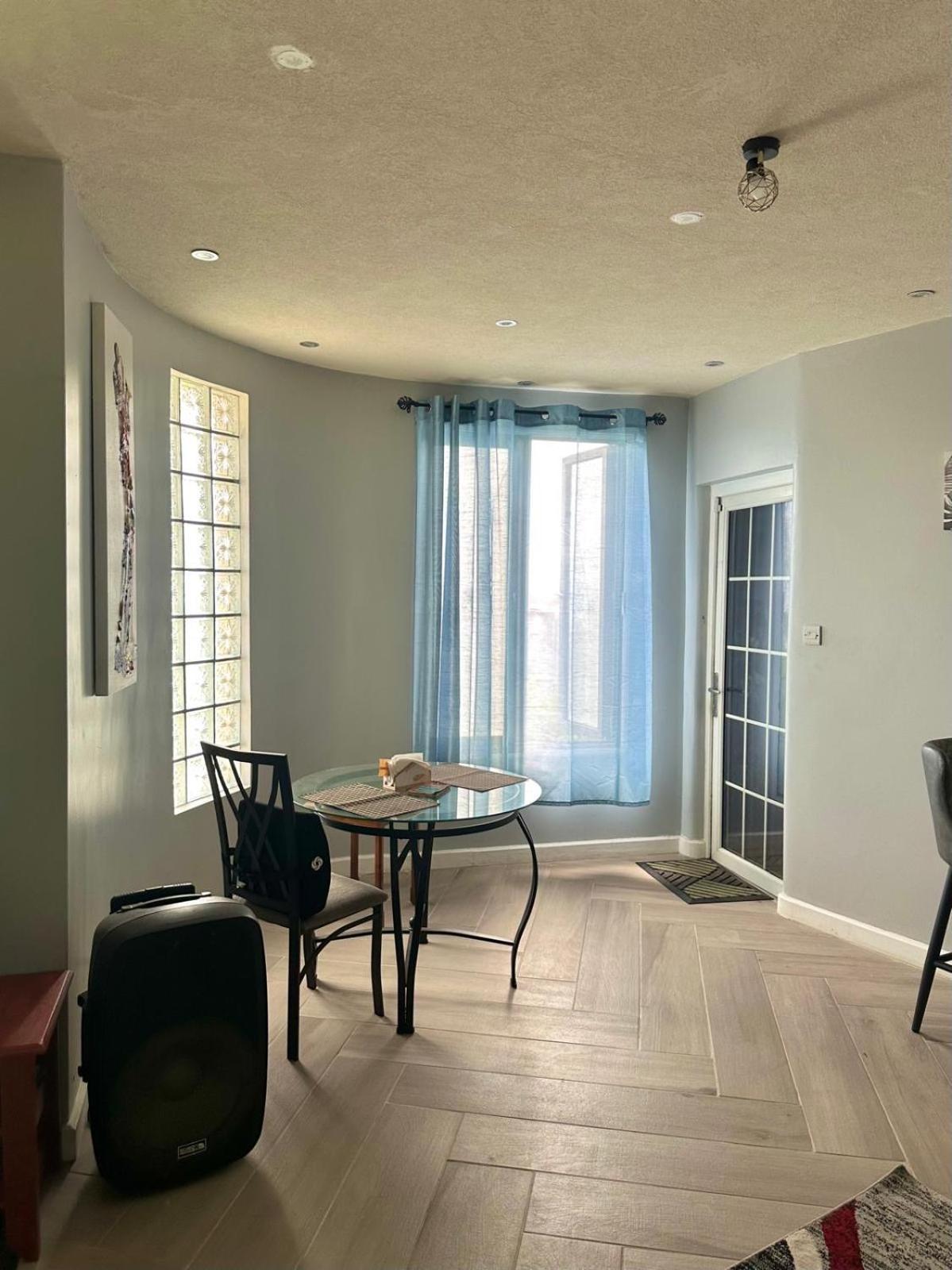 Shkyblue Suites Christ Church Esterno foto